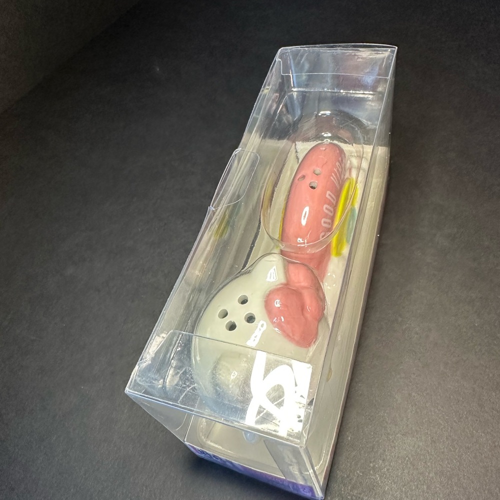 Hello Kitty Ceramic Salt & Pepper Shaker Set - Picture 3 of 8